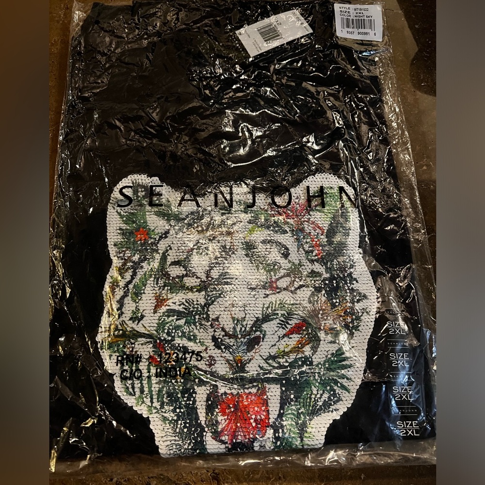 2x Sean John Tee new dark navy in color